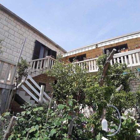 Apartmani Luce Sumartin Bagian luar foto