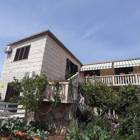 Apartmani Luce Sumartin Bagian luar foto