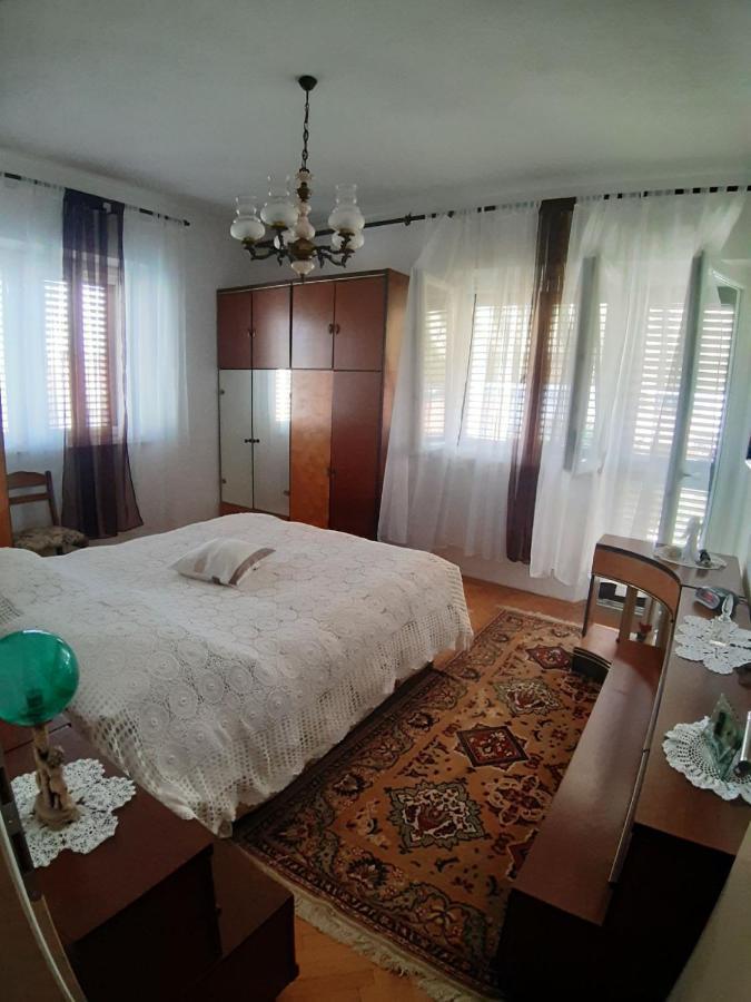 Apartmani Luce Sumartin Bagian luar foto